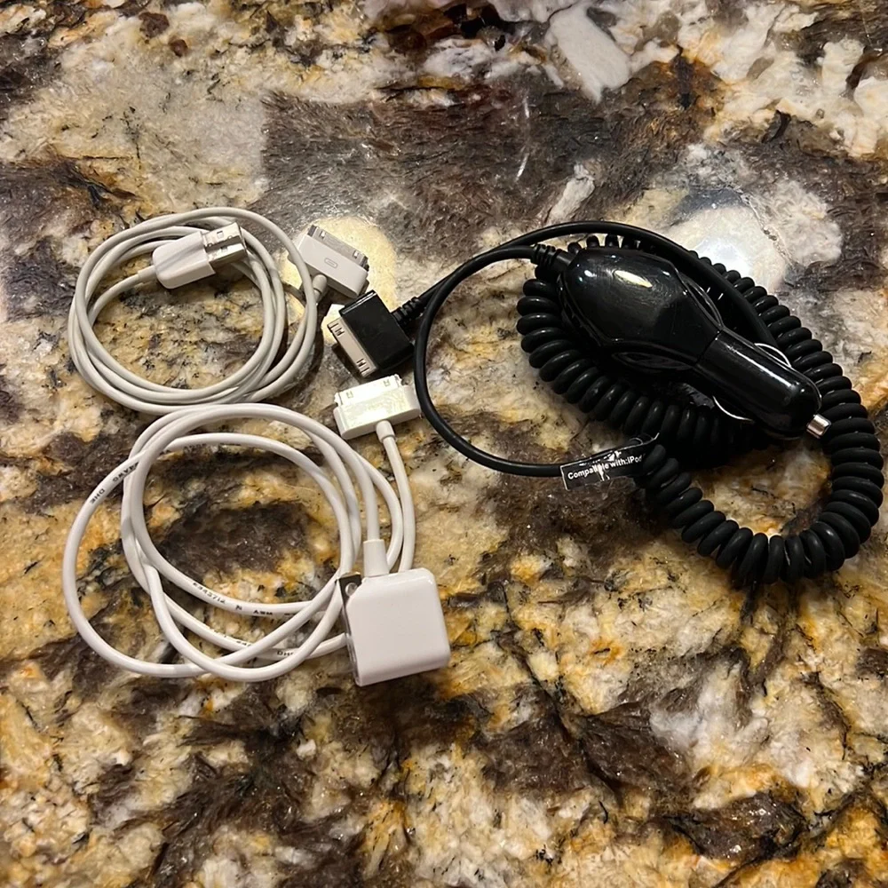 IPhone 4 chargers
